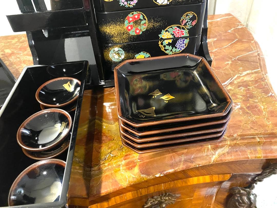 漆器 お重箱とお屠蘇セット　取皿5枚　お猪口5個