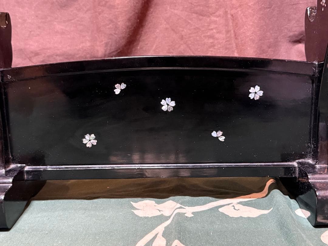 刀掛　木製黒漆塗　螺鈿　大小三本掛