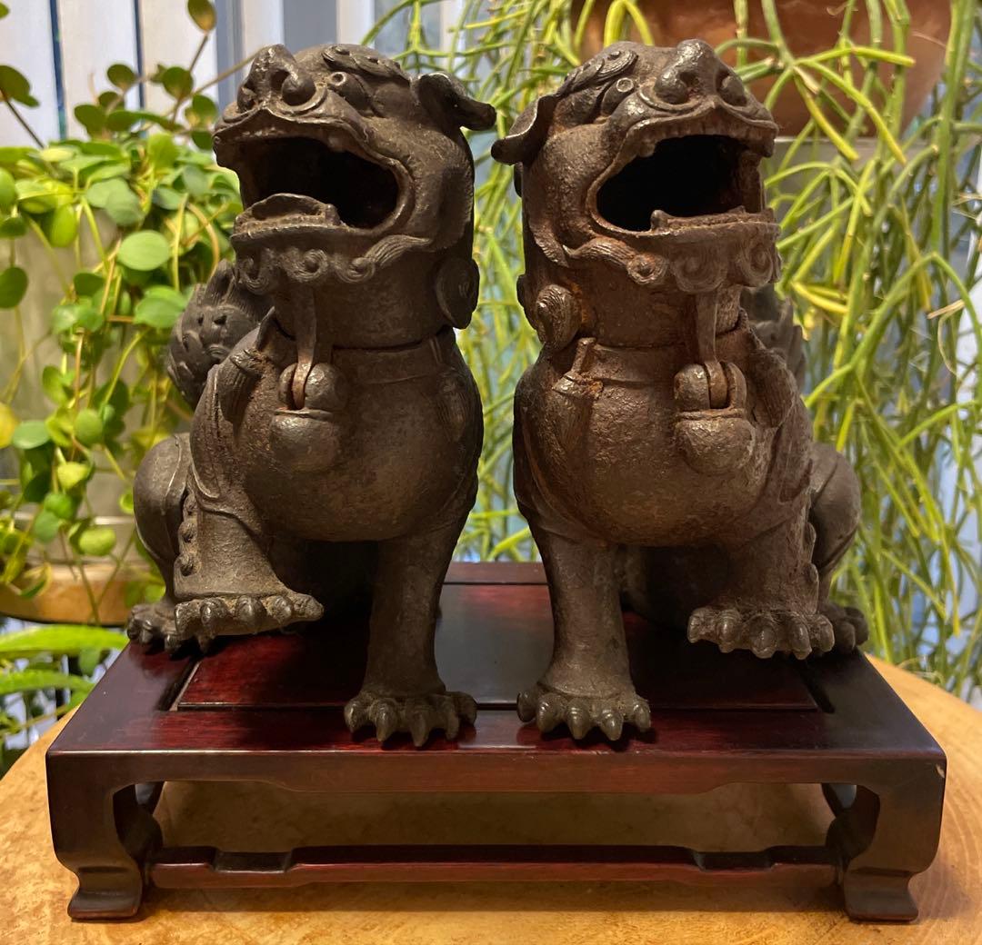 中国 骨董品 鉄製 狛犬 獅子像 木製台座付き 中国 骨董品 鉄製 狛犬 獅子像 木製台座付き - メルカリ
