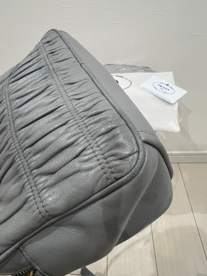 PRADA ギャザー入りショルダーバッグ グレー