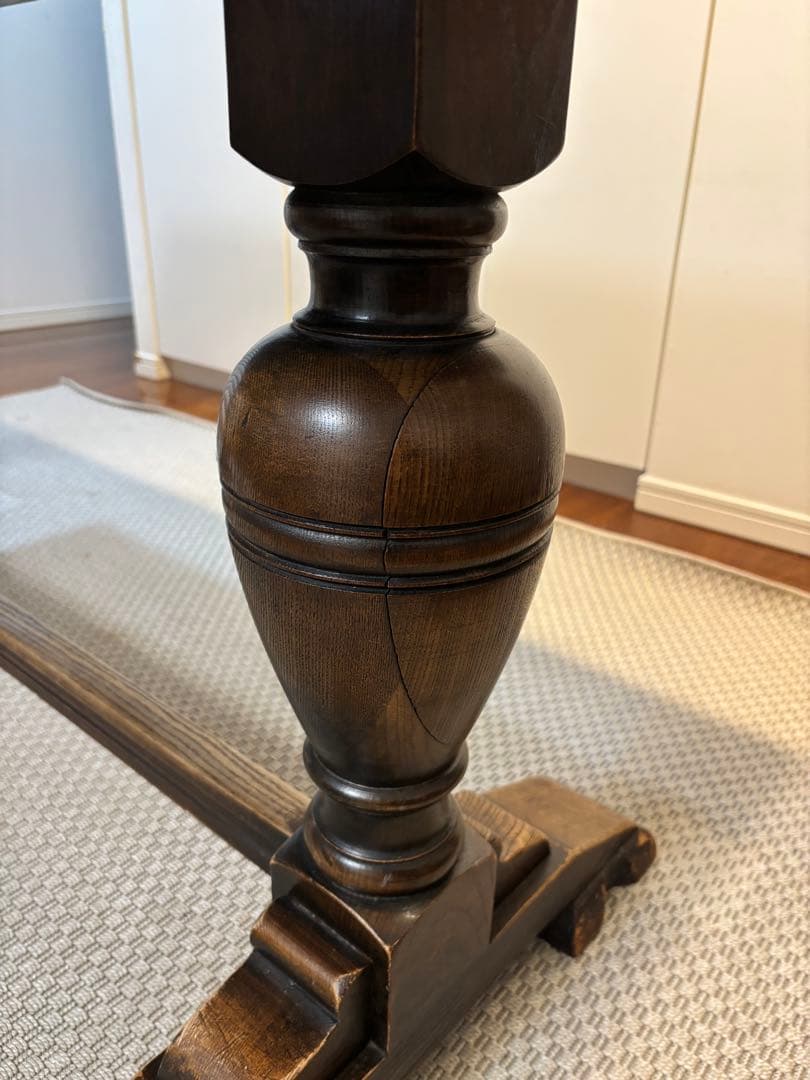 アンティーク調ダイニングテーブル