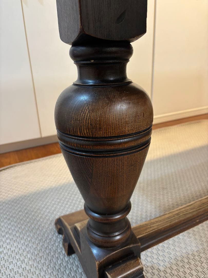 アンティーク調ダイニングテーブル