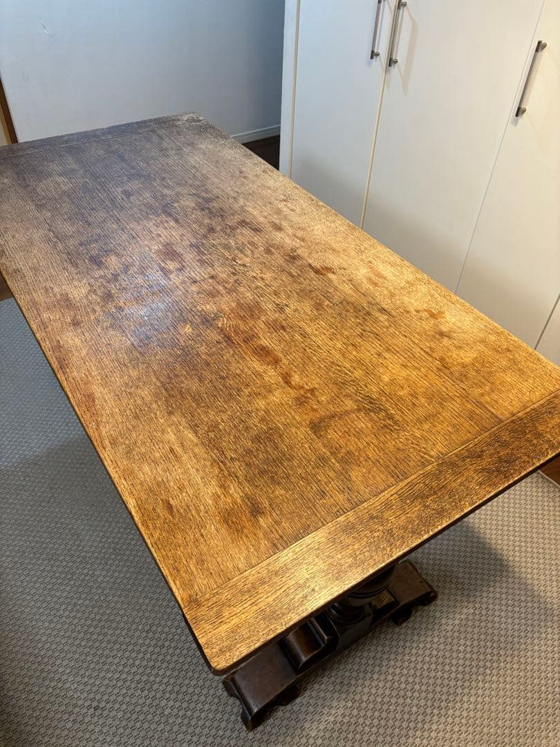 アンティーク調ダイニングテーブル