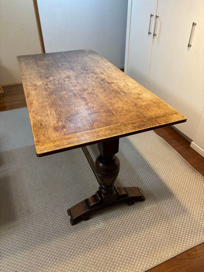 アンティーク調ダイニングテーブル
