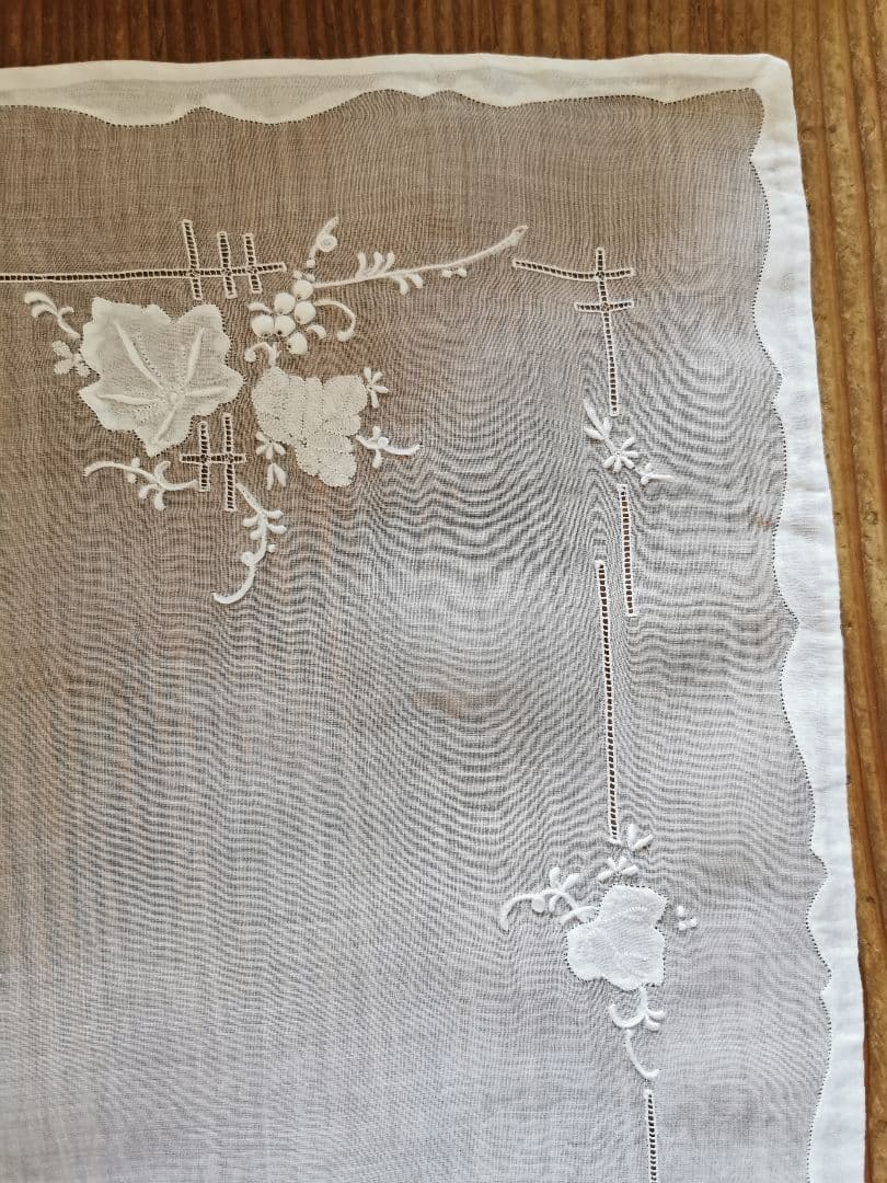 アンティークマーガブ オーガンジーレースクロス葡萄刺繍 ポルトガル