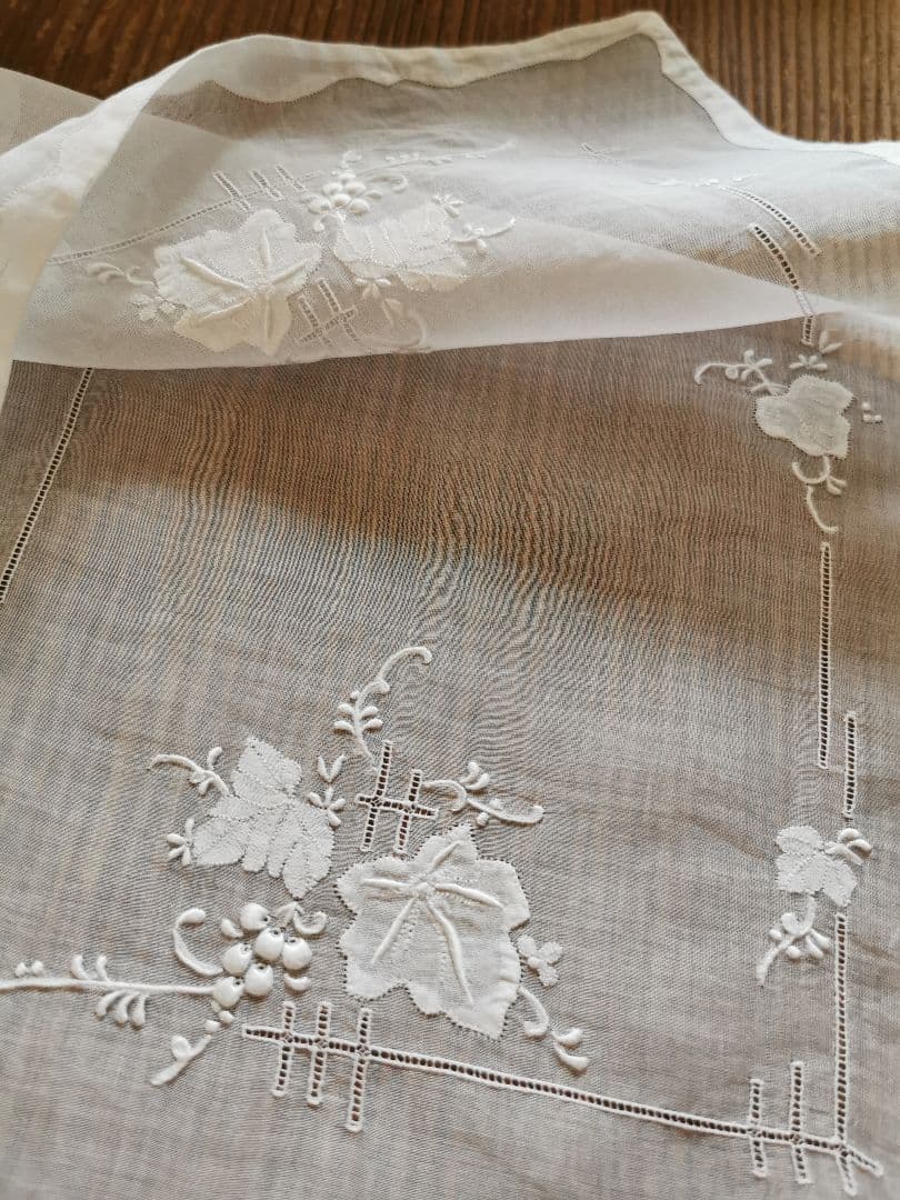 アンティークマーガブ オーガンジーレースクロス葡萄刺繍 ポルトガル