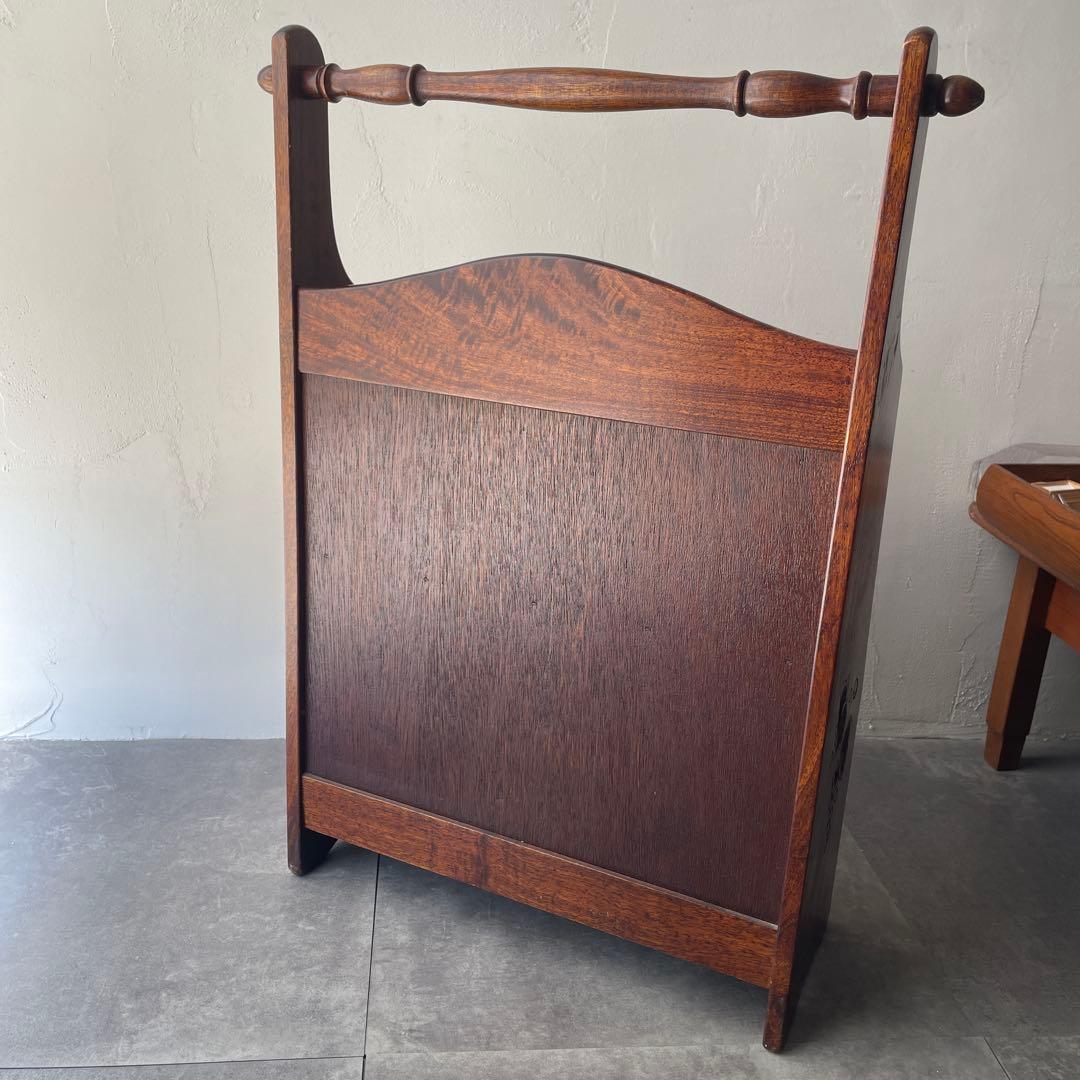 吉川　木製　彫刻　マガジンラック 薄型　スリム　ダークブラウン 2段