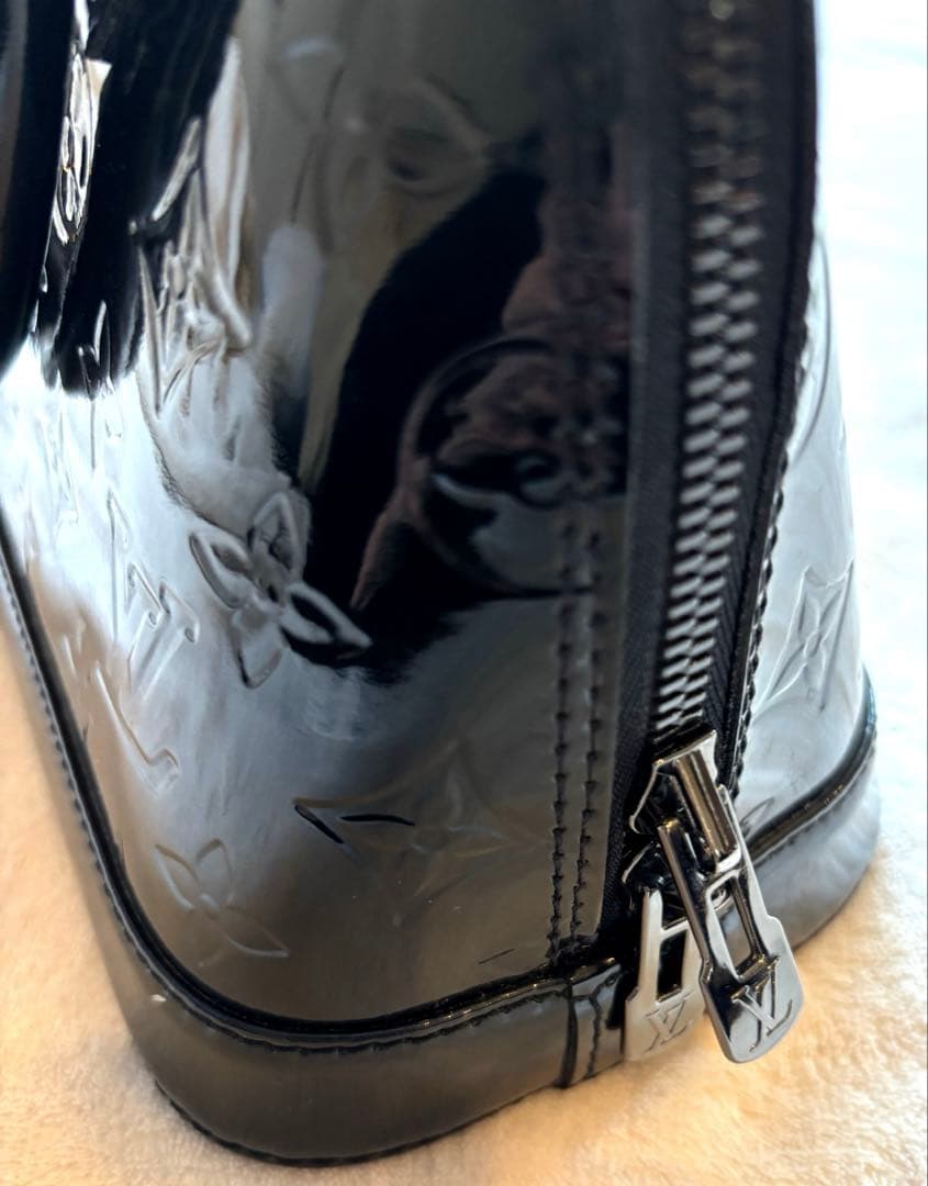 ルイ ヴィトン ヴェルニ アルマBB ハンドバッグ ショルダーバッグ エナメル黒