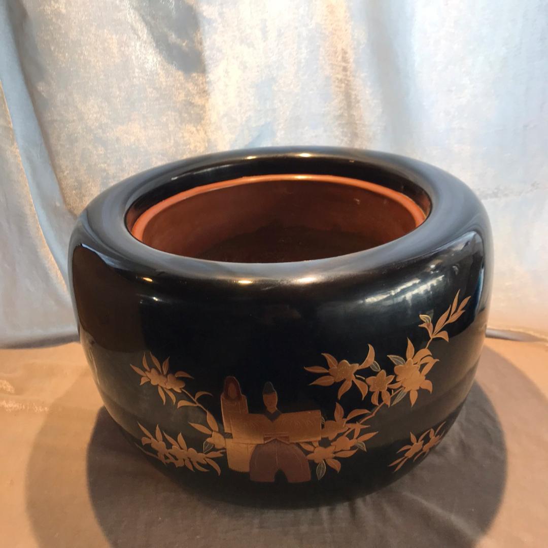 お雛様の手あぶり 火鉢 金蒔絵 高蒔絵 節句向き かぶと大根蒔絵