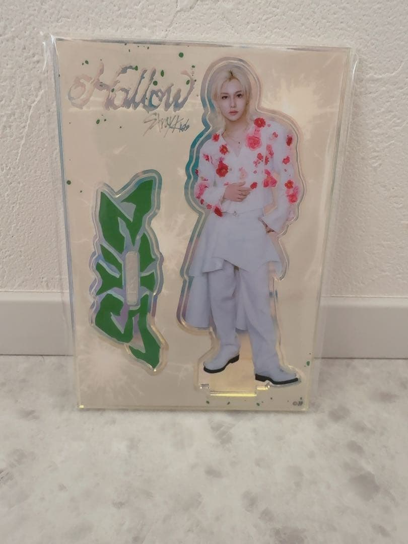 ストレイキッズ フィリックス アクスタ＆缶バッジ - メルカリ