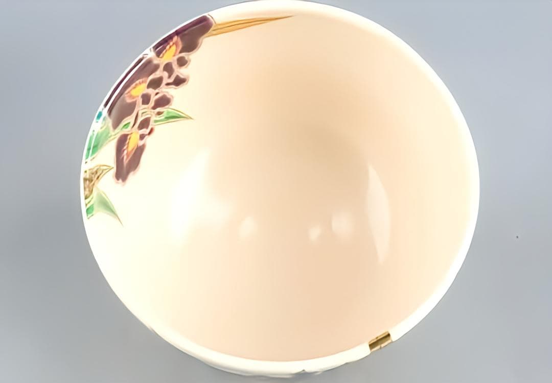 中村能久 色絵菖蒲茶碗　　栞、共箱。