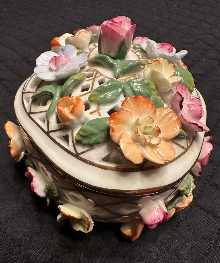 英国 Royal Arden 花装飾 透かし蓋物 陶器 ボンボニエール