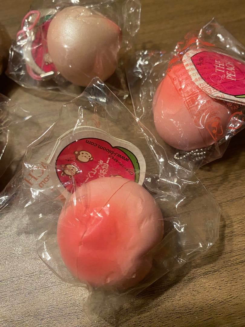 【未開封】BLOOM スクイーズ ザ・ピーチ 絵柄付き ジェル ボールチェーン