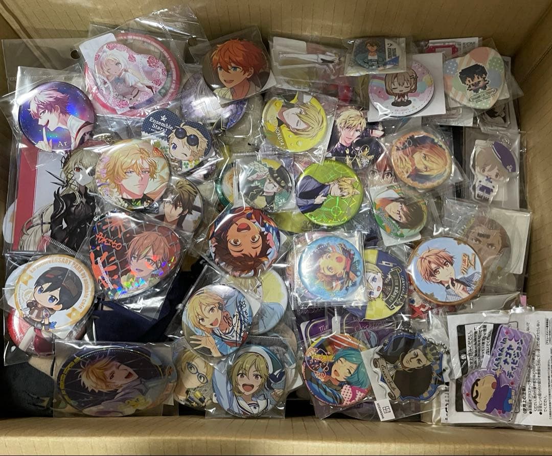 ノンジャンルまとめ売り 150点以上 缶バッジ ぬいぐるみ 紙類