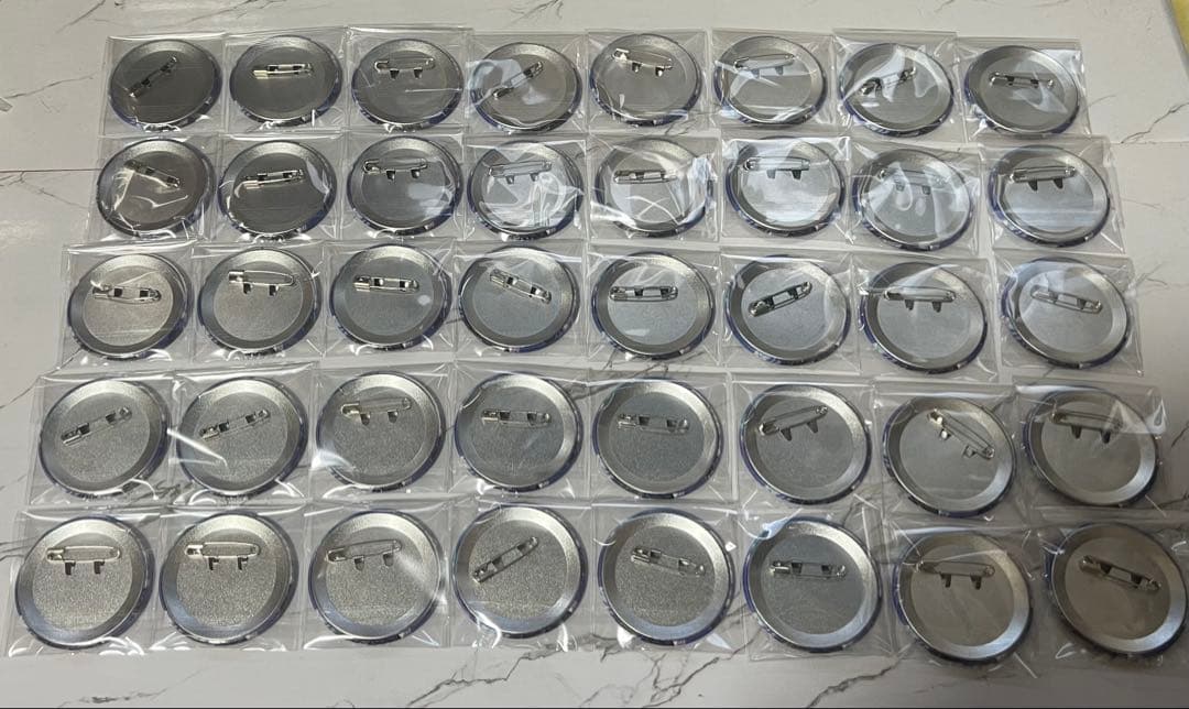 アイナナ　百　缶バッチ