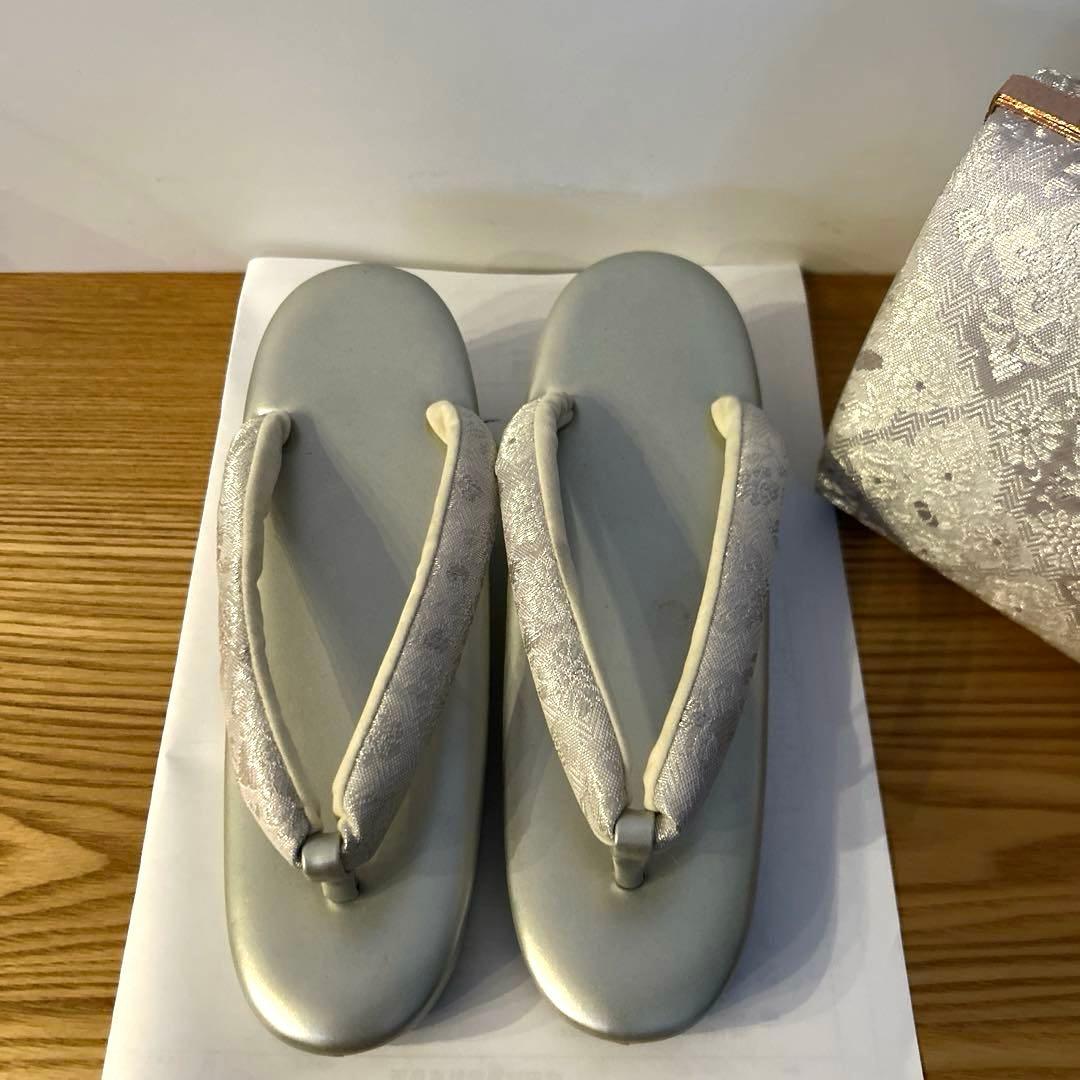 【美品】　和装　草履　バッグセット　オフホワイト　シルバー　大阪ぞうり