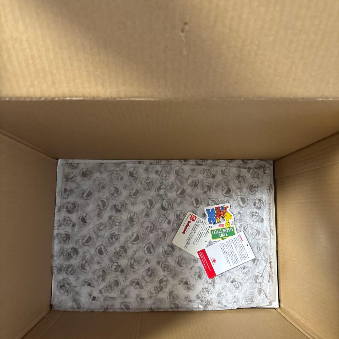 【9月末まで陀鬼 】kaws セサミストリート UNIQLO ぬいぐるみ