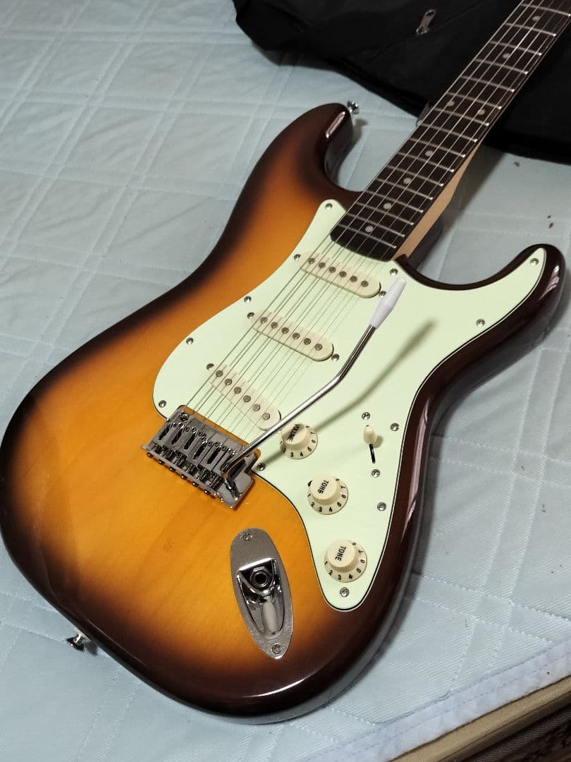 Squier スクワイヤー ストラトキャスター FSR ケースオマケ多数付