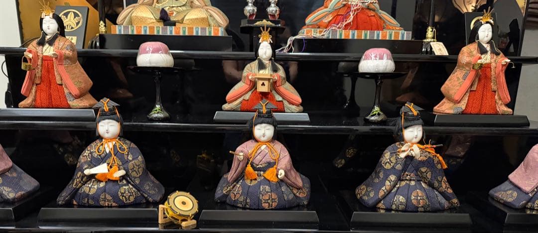 七段雛飾り（木目込人形）