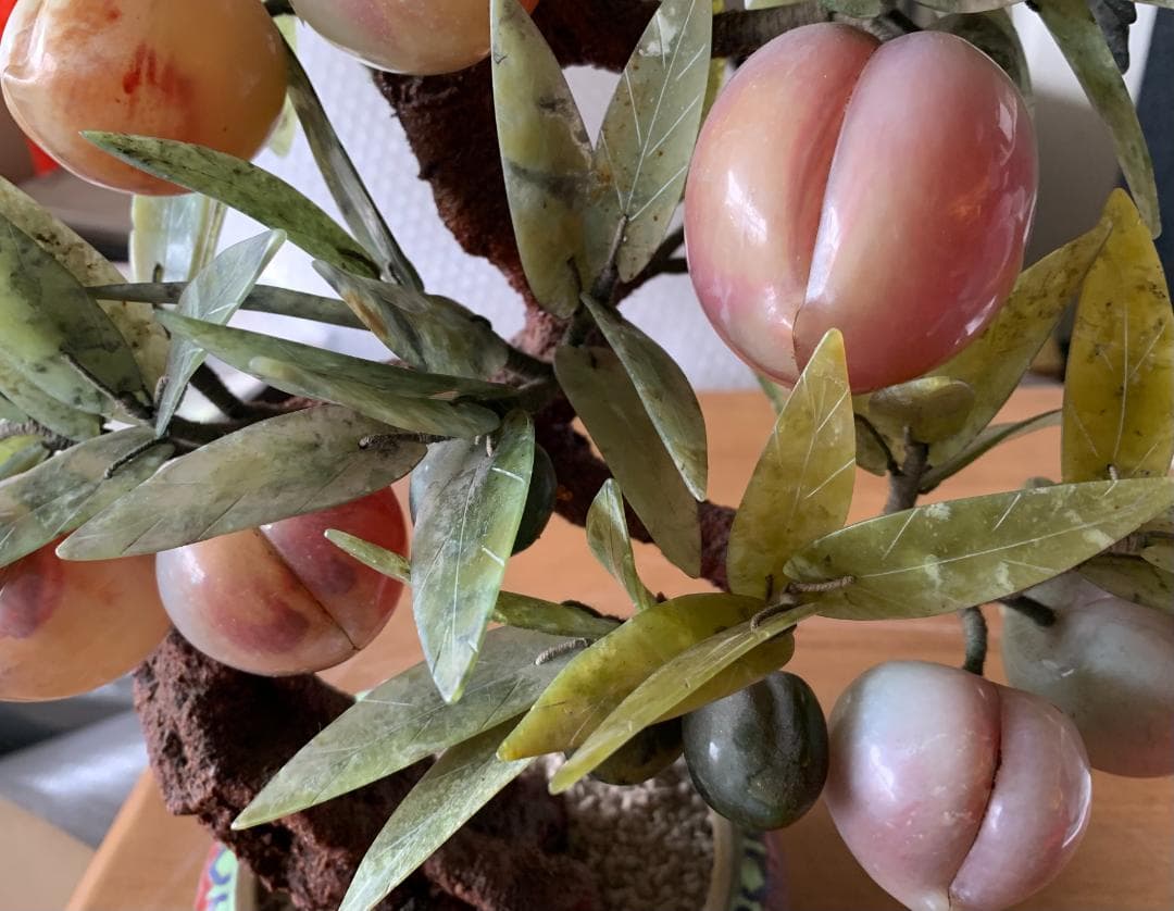 中国美術 翡翠製 桃の木 盆栽 置物 玉石彫刻 現状品!! - メルカリ