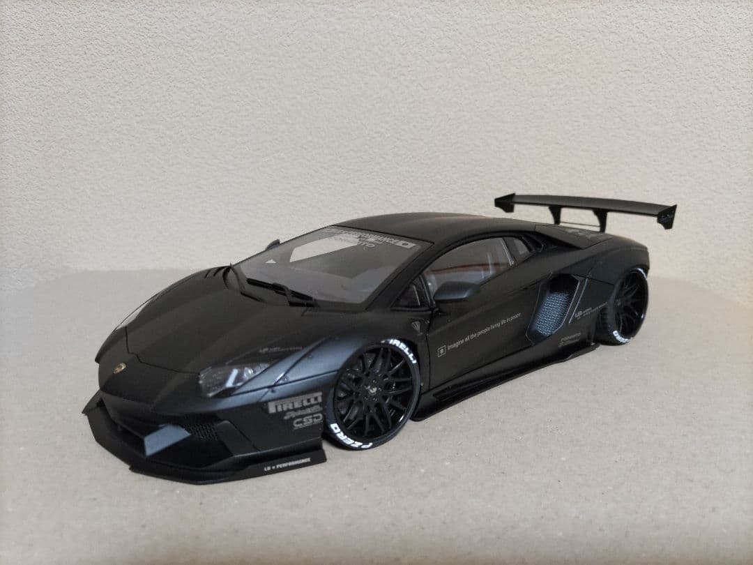 オートアート　Lamborghini　AVENTADOR