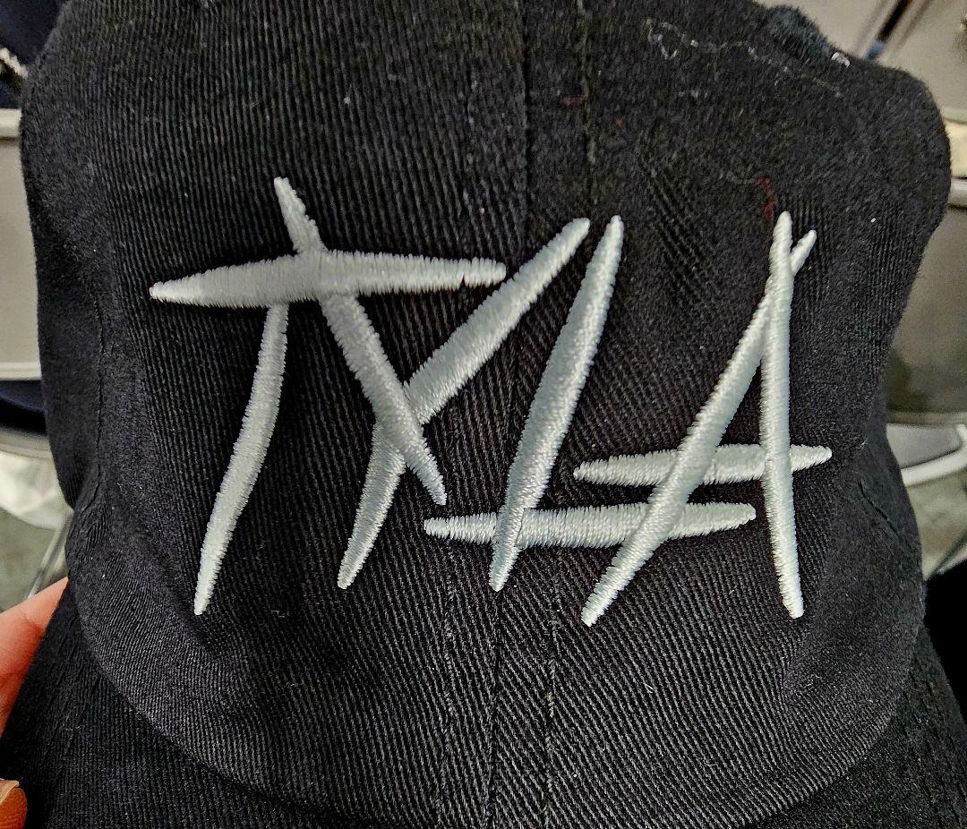 会場限定販売】TYLA ロゴ刺繍 ダメージ加工 キャップ 黒 オマケ付き