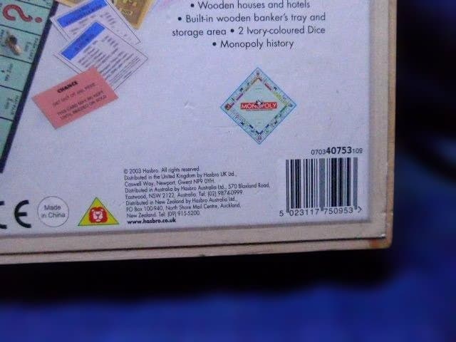 とても高価な英国製ノスタルジーMONOPOLY 木製箱版。未使用品