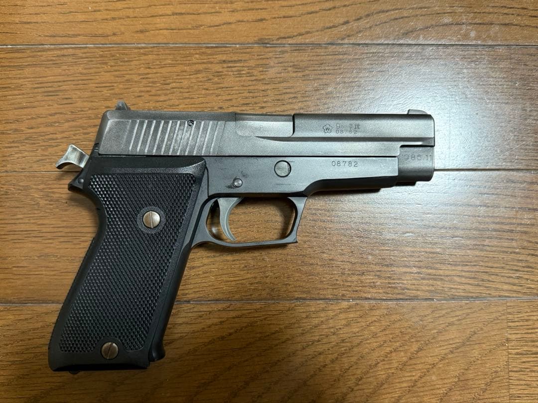 タナカ ガスガン 陸上自衛隊 9mm拳銃 P220IC 予備マガジン付き タナカ