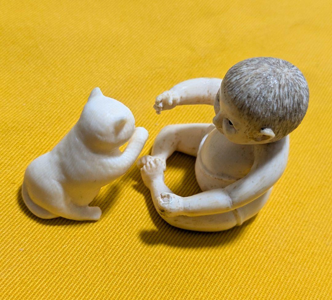 【閉店売り尽し】手彫の小置物　“仔猫”