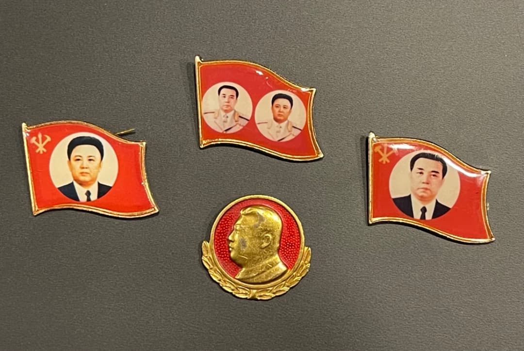 希少な 北朝鮮 バッジ 金日成 慶祝 金日成元帥誕生50周年