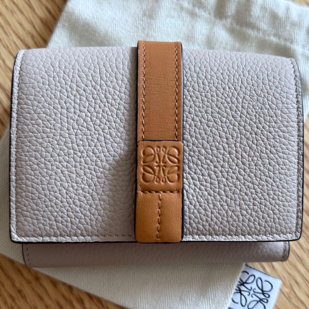 LOEWE ロエベ　トライフォールド　ウォレット