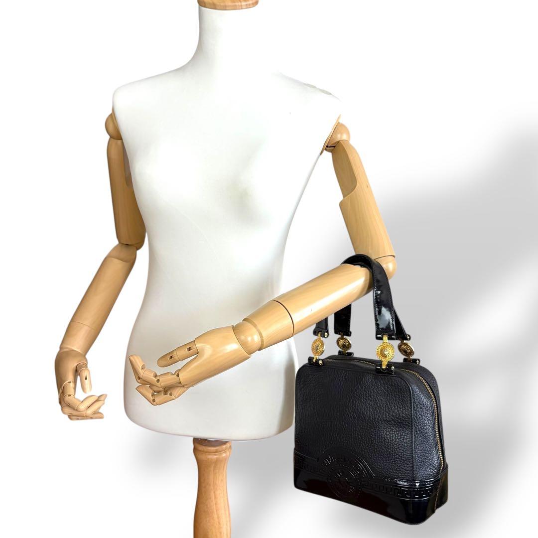 ジャンニヴェルサーチ ハンドバッグ サンバースト レザー エナメル ブラック 黒