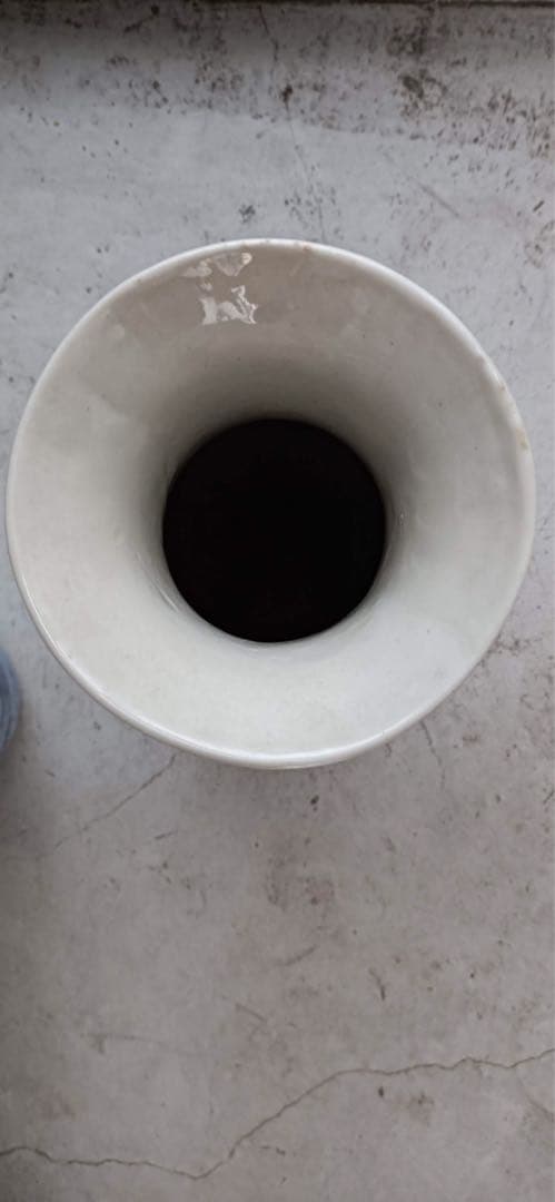 2体の価格 青白磁の花瓶 人物と風景の手描き絵