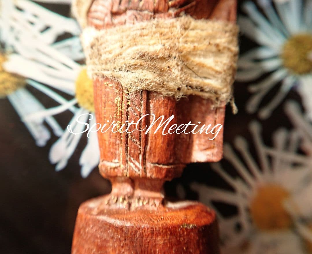 伝説の霊魔術 ポーナーンサラタン師の手彫り精霊人形 女性精霊 限定