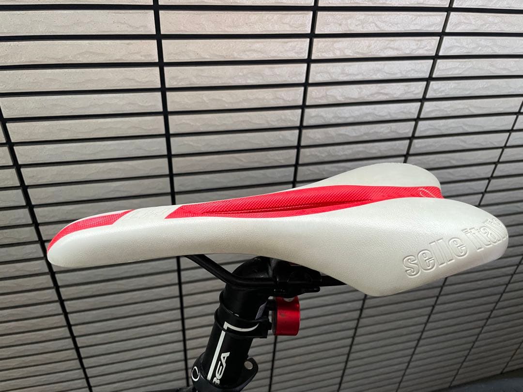 ロードバイク　エントリーモデル　AQUA sora