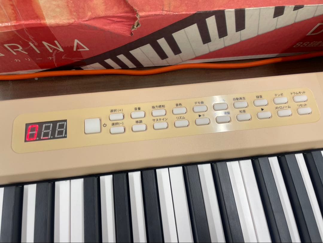 電子ピアノ　88鍵盤　充電タイプ　スリム軽量 ベージュ