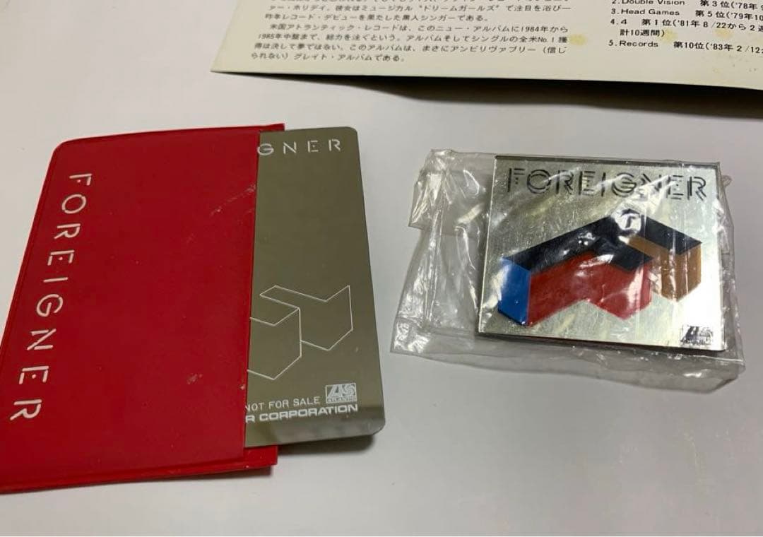 Foreigner グッズ(バッジ+ ミラー) +(フォノシート付デモ・プレス)