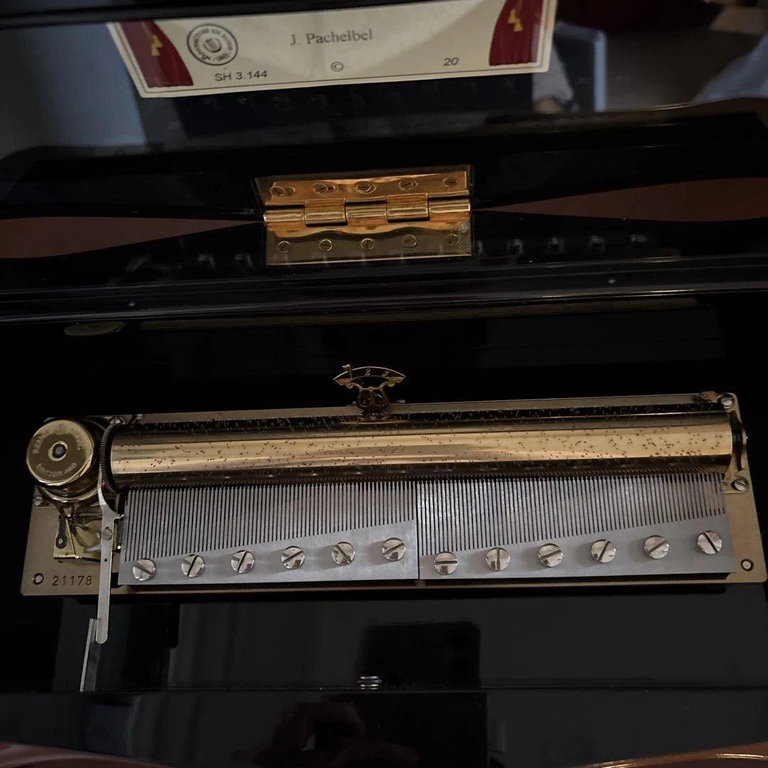 リュージュ　オルゴール　144弁　 白薔薇象嵌　共鳴箱　オルゴール療法 カノン