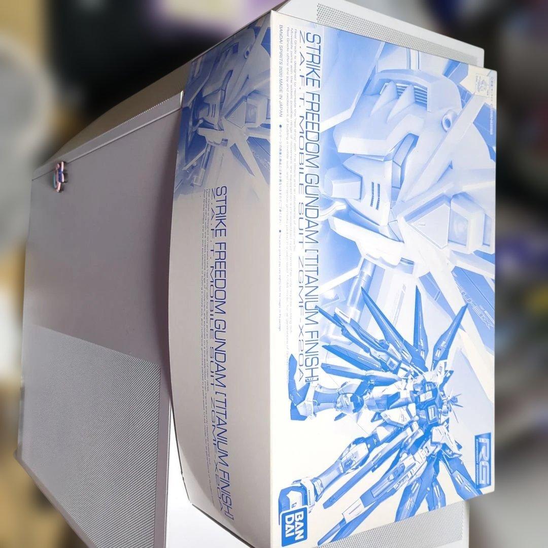 RG ストライクフリーダムガンダム チタニウムフィニッシュと天空の翼セット RGストライクフリーダムガンダムチタニウムフィニッシュ 天空の翼