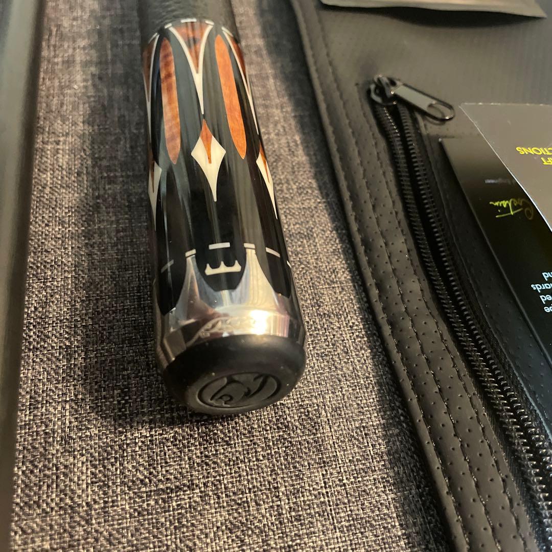 ビリヤードキュー　Predator THRONE4