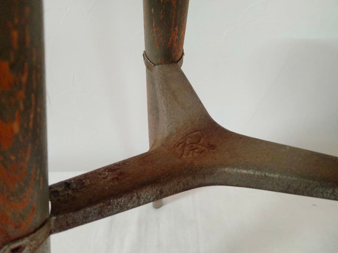 ★　【珍品】木製　丸椅子　金属　スツール 　丸イス 　古道具　ヴィンテージ