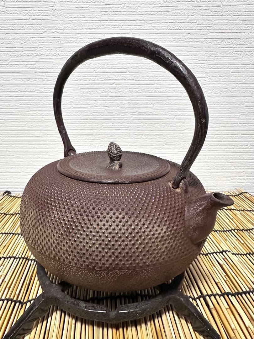 ＵＳＥＤ、良品　南部銘　南部釜師造１２型アラレ　鉄瓶　南部鉄瓶　南部鉄器　鉄瓶