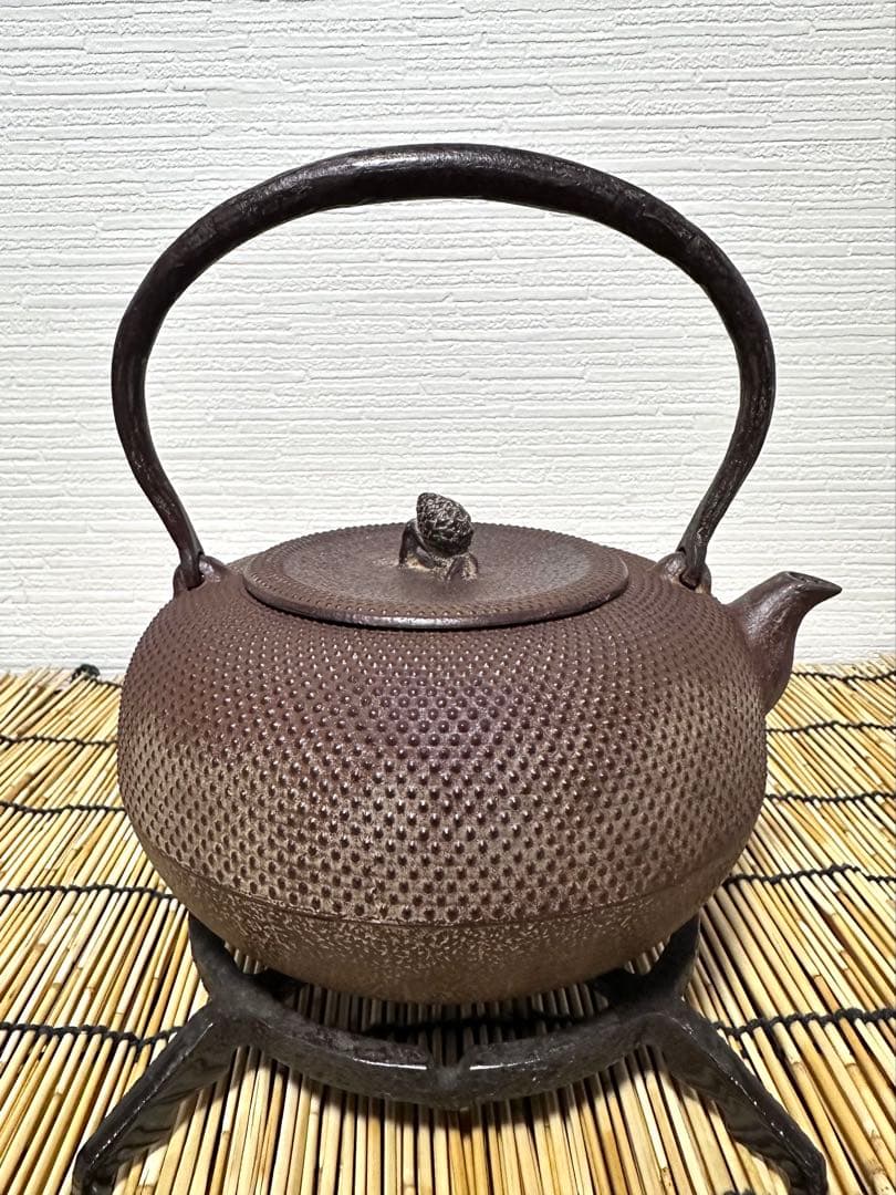 ＵＳＥＤ、良品　南部銘　南部釜師造１２型アラレ　鉄瓶　南部鉄瓶　南部鉄器　鉄瓶