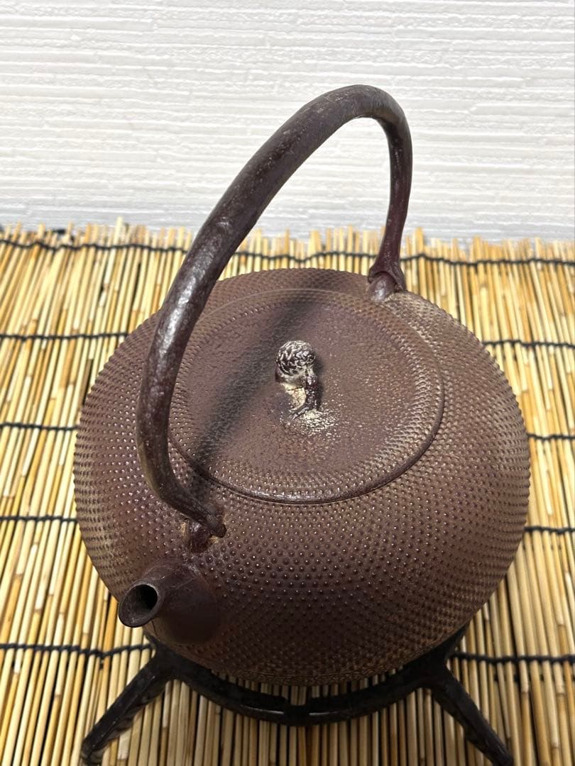 ＵＳＥＤ、良品　南部銘　南部釜師造１２型アラレ　鉄瓶　南部鉄瓶　南部鉄器　鉄瓶