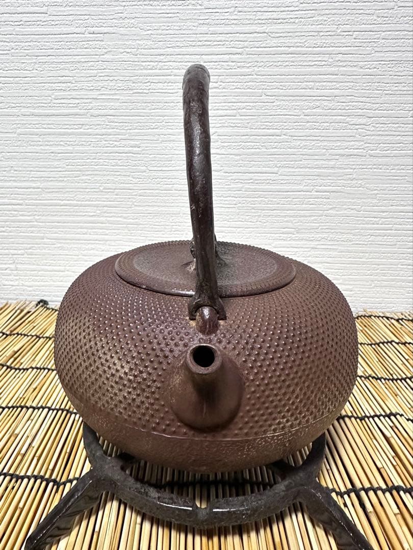 ＵＳＥＤ、良品　南部銘　南部釜師造１２型アラレ　鉄瓶　南部鉄瓶　南部鉄器　鉄瓶