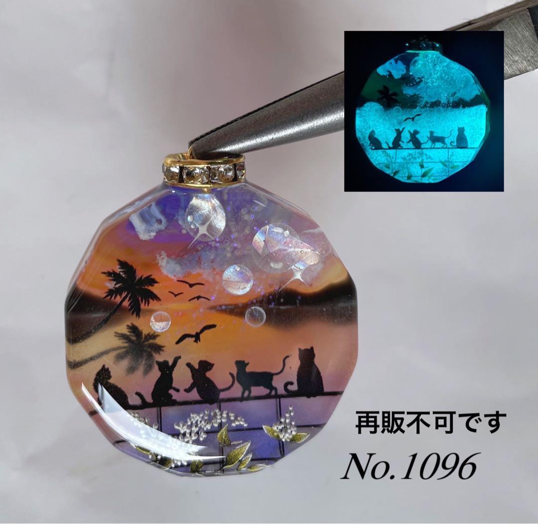 RUKURUKU/夢の国の子猫達　花火　蓄光　オルゴナイトキーホルダー