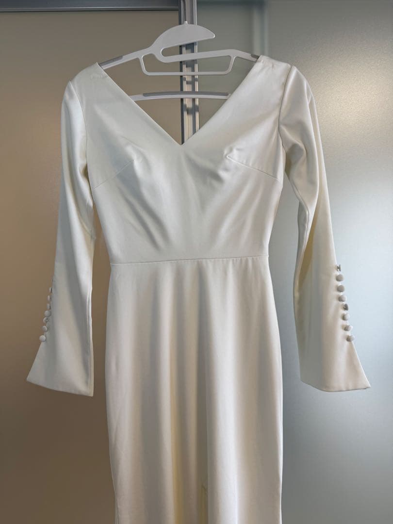 ドレスプロダクション　Vネック　フレアスリーブウェディングドレス　W159