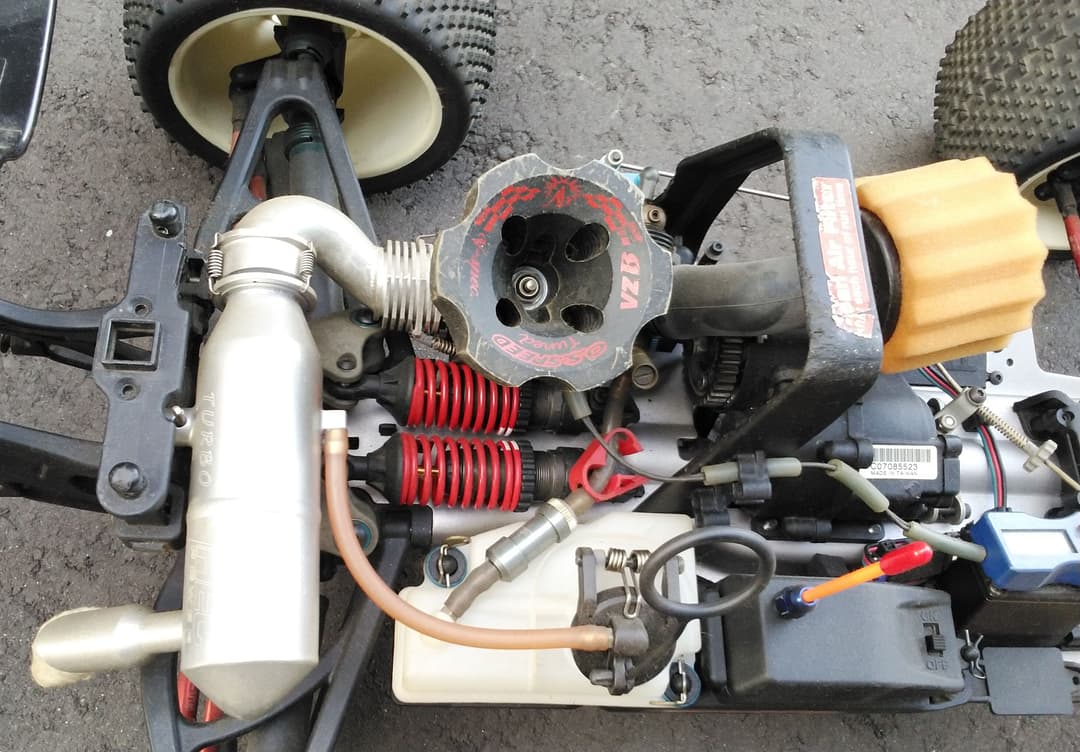 TRAXXAS REVO 3.3 トラクサスレボ　改造多数　希少　お買い得