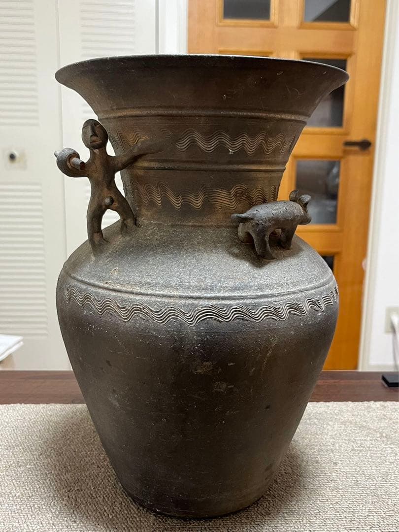 中国　古美術 黒陶 古代朝鮮 高台付壺 祭器 旧蔵品　花印嵌文