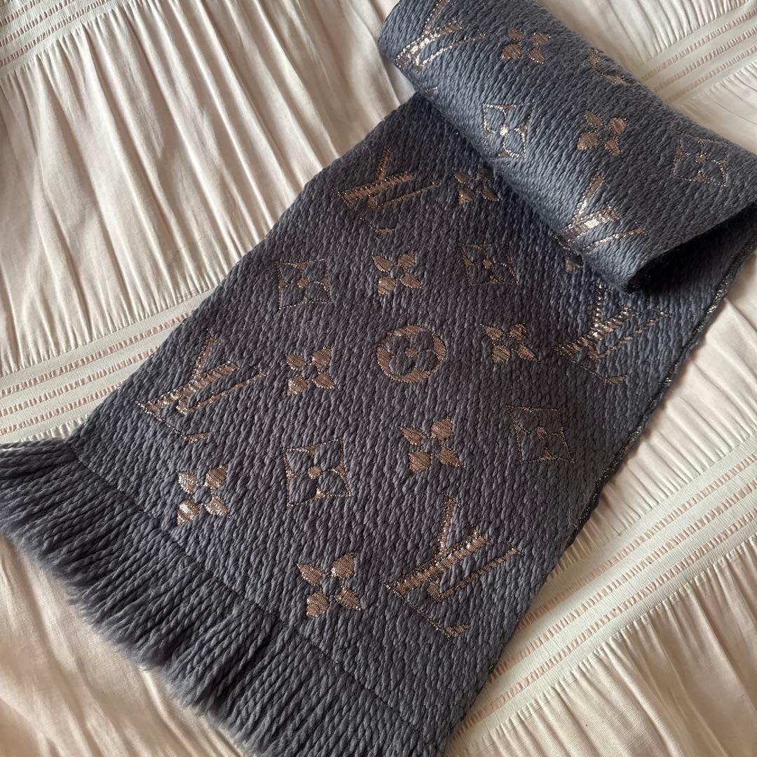 ルイヴィトン エシャルプ ロゴマニア マフラー シャイン グレー M70467